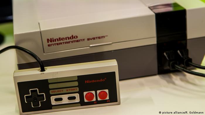 Die Spielkonsole Nintendo Entertainment System (picture alliance/R. Goldmann)