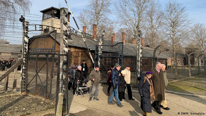 Polen Gedenken l Das Konzentrationslager Auschwitz, 75. Jahrestag der Befreiung l Schriftzug „Arbeit macht frei“