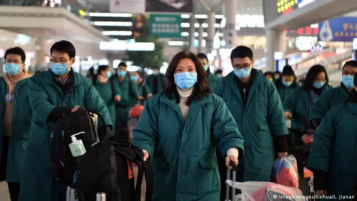 China Coronavirus l Anreise eines medizinischen Teams in Zhengzhou, Provinz Henan (Imago images/Xinhua/L. Jianan)