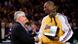 Basketball David Stern überreicht Kobe Bryant MVP Trophäe Basketball David Stern überreicht Kobe Bryant MVP Trophäe