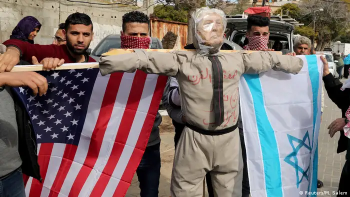 Palestinian demonstrators prepare to burn an effigy depicting U.S. President Donald Trump (Reuters/M. Salem)