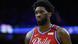Joël Embiid sous le maillot rouge des Sixers de Philadelphie Joël Embiid sous le maillot rouge des Sixers de Philadelphie