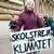 Hamburg | Greta Thunberg - Klimaaktivistin mit Transparent "Skolstrejk for Klimatet