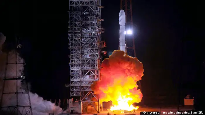 China Start eines nigerianischen Satelliten ins All