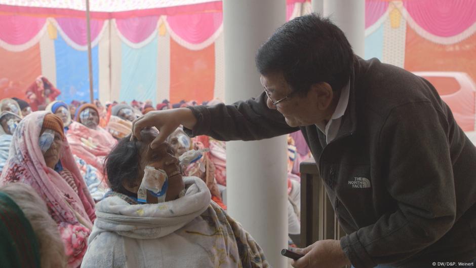 Nepal: Dr. Ruit helps the blind see – DW – 02/08/2020