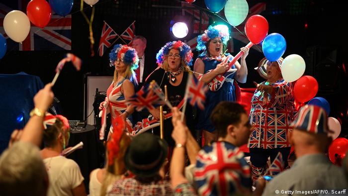 Band svira na proslavi Brexita