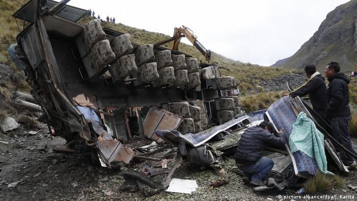 Al Menos 15 Muertos En Accidente De Autobus En Bolivia Las Noticias Y Analisis Mas Importantes En America Latina Dw 01 02 2020