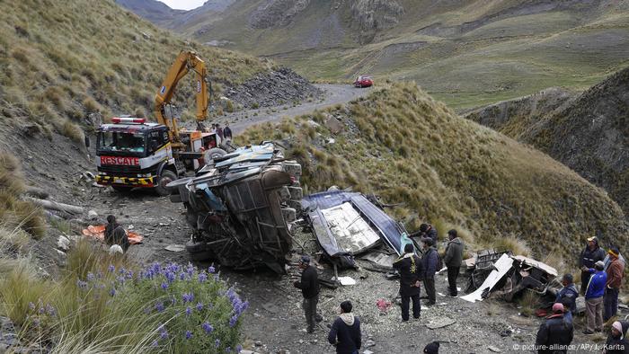 Al Menos 15 Muertos En Accidente De Autobus En Bolivia Las Noticias Y Analisis Mas Importantes En America Latina Dw 01 02 2020