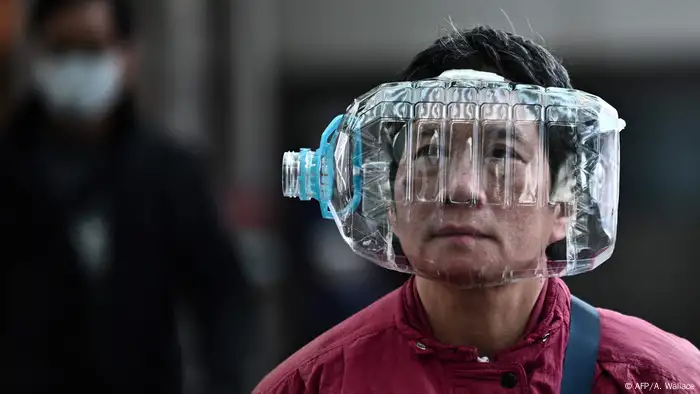 BdTD China Hongkong Virenschutz aus Plastikflasche (AFP/A. Wallace)