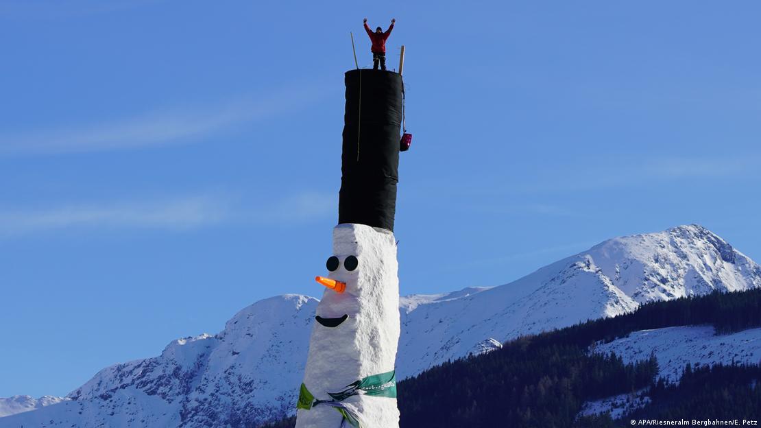 A close up of the snowman's top hat