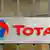 Logo Total am Hauptsitz in Paris