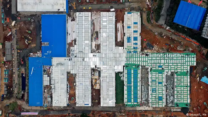 China, Wuhan: Notfall-Krankenhaus in zehn Tagen erbaut