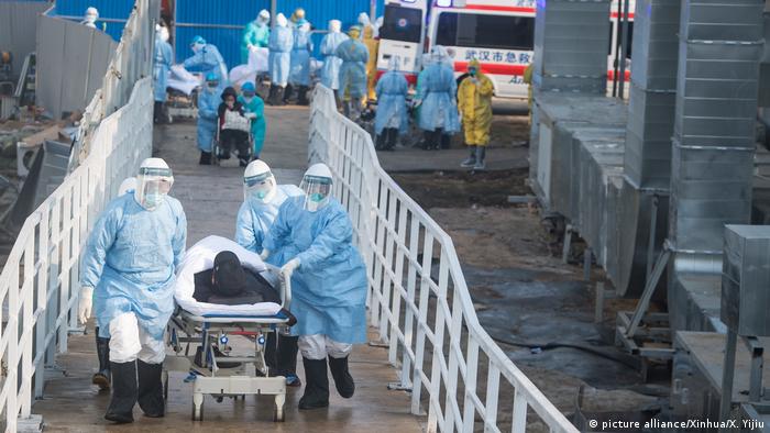 China Coronavirus l Notfall-Krankenhaus in Wuhan - erste Patienten werden verlegt