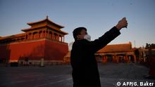 04.02.2020 *** A man takes a selfie outside the closed Forbidden City in Beijing on February 4, 2020. - The number of total infections in China's coronavirus outbreak has passed 20,400 nationwide with 3,235 new cases confirmed, the National Health Commission said on February 4. (Photo by GREG BAKER / AFP)
