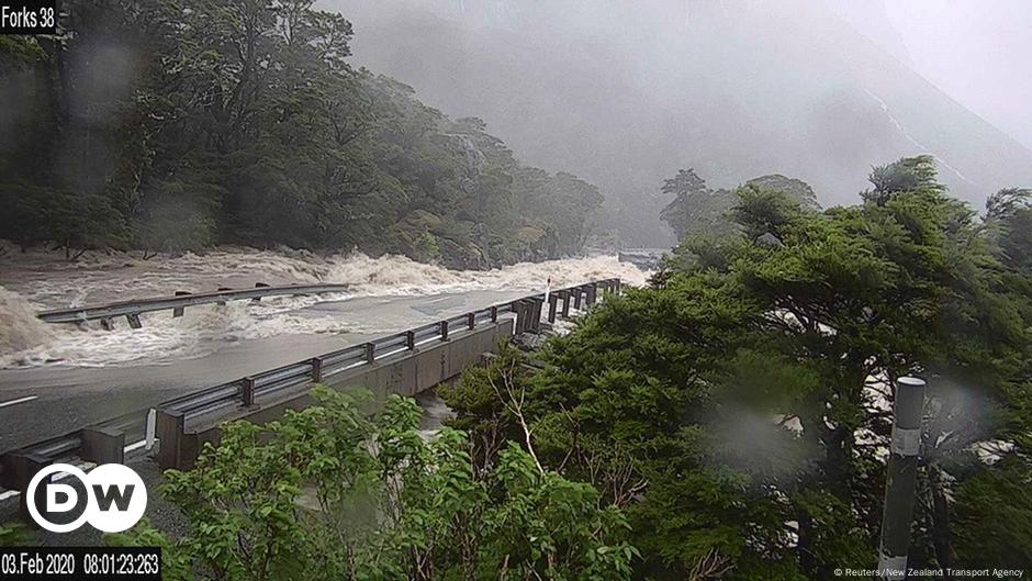 thousands-flee-severe-flooding-in-new-zealand-dw-02-05-2020