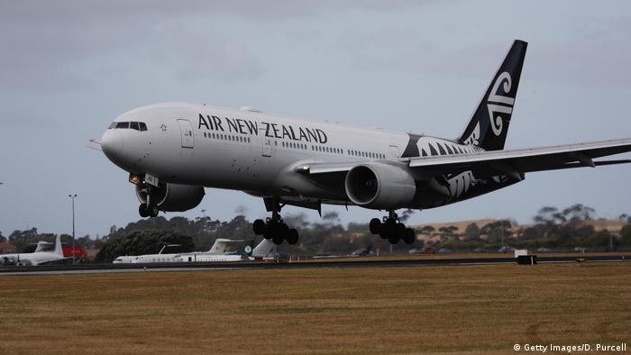 Air New Zealand flight touching down