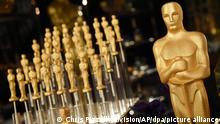 31.01.2020, USA, Los Angeles: Oscar-Statuen aus Schokolade mit goldenem Überzug stehen bei der Pressevorschau des Gouverneursballs für die 92. Oscar-Verleihung im Dolby Theatre. Die Oscar-Verleihung findet am Sonntag, den 9. Februar im Dolby Theatre statt. Foto: Chris Pizzello/Invision/AP/dpa +++ dpa-Bildfunk +++ |
