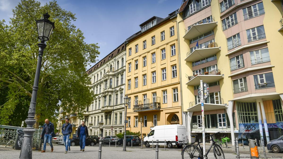 Berlin rent cap takes effect amid urban exodus DW 02/23/2020