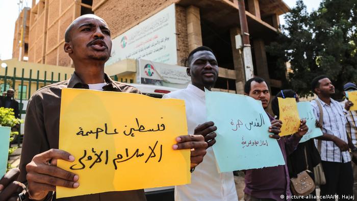 مظاهرات رافضة في السودان للقاء الذي جمع نتنياهو بالبرهان