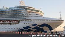 (200207) -- BEIJING, Feb. 7, 2020 (Xinhua) -- Photo taken on Feb. 6, 2020 shows the Diamond Princess, a cruise ship which has been kept in quarantine at the port of Yokohama in Japan. Test results show that nine passengers and a crew member on a cruise ship quarantined off the coast in Japan are infected with the novel coronavirus, the Japanese health ministry said Wednesday. (Xinhua/Du Xiaoyi) | Keine Weitergabe an Wiederverkäufer.
