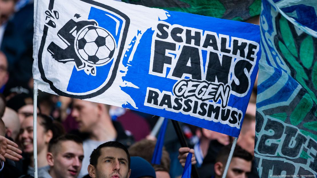 Luta contra o racismo: jogadores de Union Berlim e Schalke 04