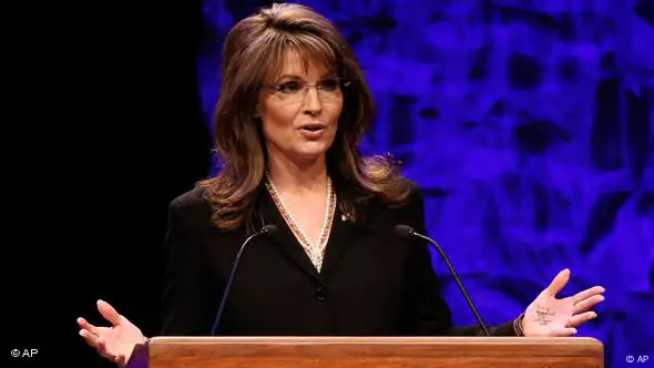 Die frühere Vize-Präsidentschaftskandidatin der Republikaner, Sarah Palin, bei ihrer Rede vor dem Konvent der National Tea Party in Nashville am Samstag, 6. Februar 2010 (AP Photo/Ed Reinke)