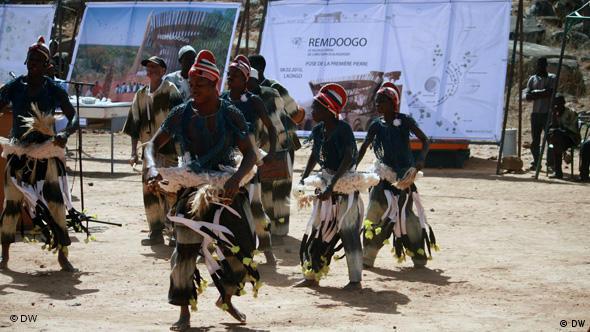 Akfrikanische Tänzer während der Feierlichkeiten (Foto: DW/ Susanne Lettenbauer)