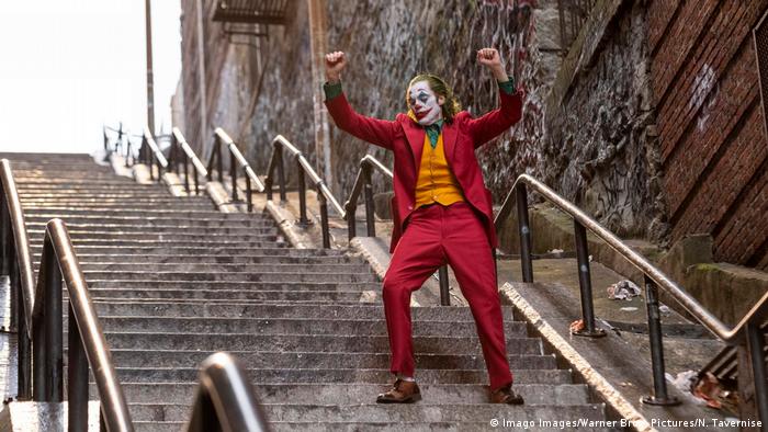 A still of Joaquin Phoenix in Joker (Imago Images/Warner Bros. Pictures/N. Tavernise)