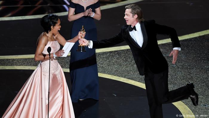 USA, Los Angeles: 92. Oscarverleihung - Brad Pitt mit Oscar (Getty Images/K. Winter)