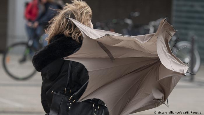 В Германия всеки може да стане кръстник на ураган. Стига