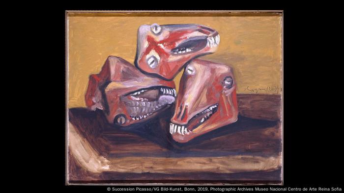 Three abstract lamb's heads lay on a table (Foto: Succession Picasso/VG Bild-Kunst, Bonn, 2019, Photographic Archives Museo Nacional Centro de Arte Reina Sofia).