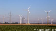 Windkraftanlage im Windpark Asseln, Lichtenau, im Landkreis Paderborn. Er ist einer der größten Binnenland-Windparks Europas. *** Wind power plant in the Windpark Asseln Lichtenau in the district of Paderborn It is one of the largest inland wind farms in Europe 