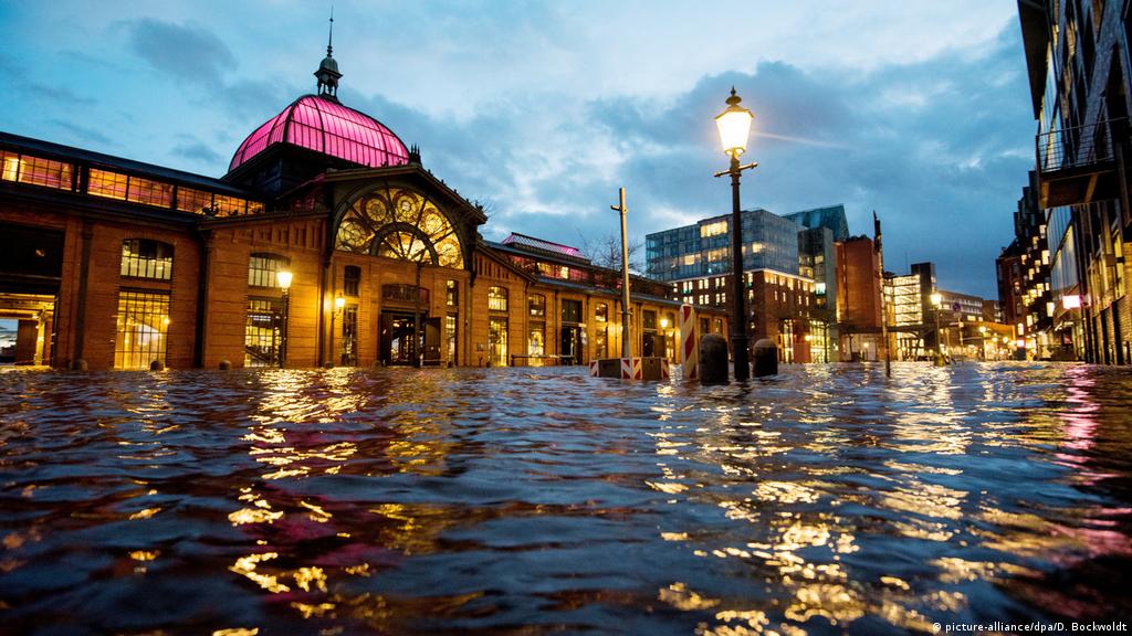 Sabine Storm Surge Floods Hamburg S Fish Market News Dw 12 02 2020