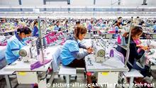 Garment workers on sewing machines at a factory in Takhmao town, Kandal province. | Verwendung weltweit