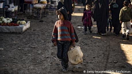 Децата в бежанските лагери в Северна Сирия са изоставени на