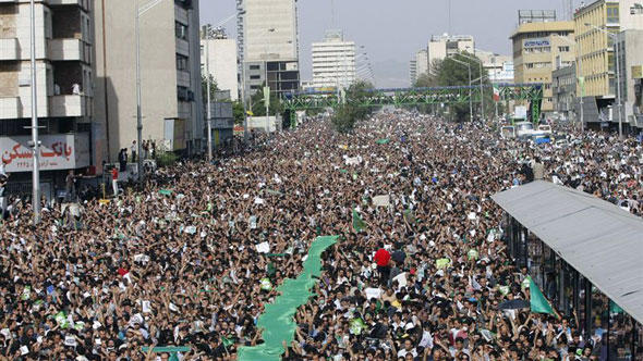 Massendemos nach der Präsidentschaftswahlen im Iran 2009 (Foto: http://www.iranpixfa.ir/cat-126.aspx)