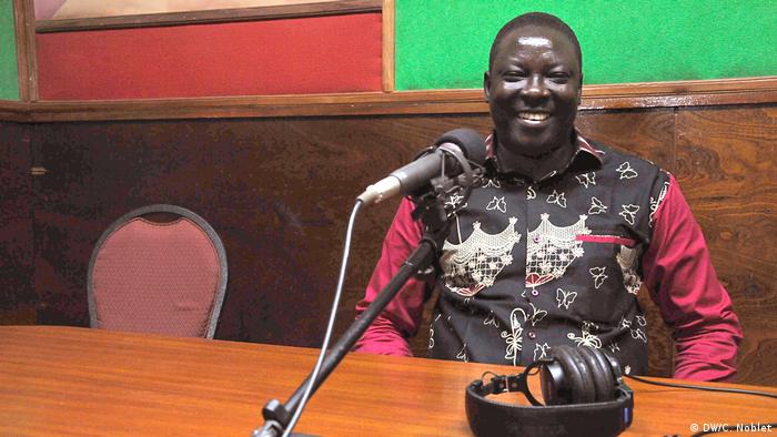 In his reports, radio reporter Jean-Carem Kaboré focuses on solutions rather than problems