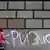 Надпись "Кризис" на стене одного из зданий в Минске