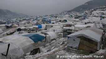Campo de refugiados durante um dia de frio intenso em Idlib