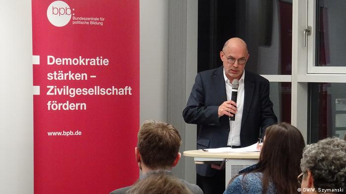 Profesor Dieter Bingen podczas prezentacji publikacji w Berlinie 