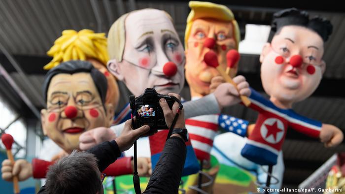 Карнавальные фигуры Си Цзиньпина, Путина, Трампа и Ким Чен Ына