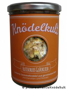 Knödelkult - кнедли из спасенного хлеба в порционных банках с морковью и орехами