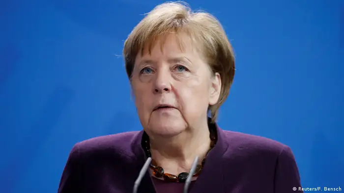 German Chancellor Angela Merkel gives a statement in Berlin (Reuters/F. Bensch)