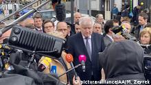 BERLIN, GERMANY - FEBRUARY 20: German Interior Minister Horst Seehofer speaks to press members at the scene, in Berlin, Germany on February 20, 2020. A German far-right extremist killed nine migrants in a shooting spree on Wednesday night in the western town of Hanau, authorities have confirmed. Mesut Zeyrek / Anadolu Agency | Keine Weitergabe an Wiederverkäufer.