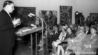 Werner Haftmann speaks at the opening of documenta 2 in Kassel in 1959