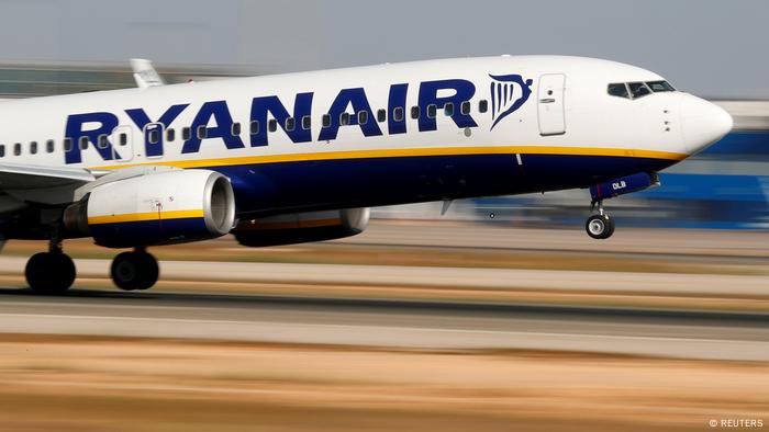 A Ryanair Boeing 737 takes off at Palma airport