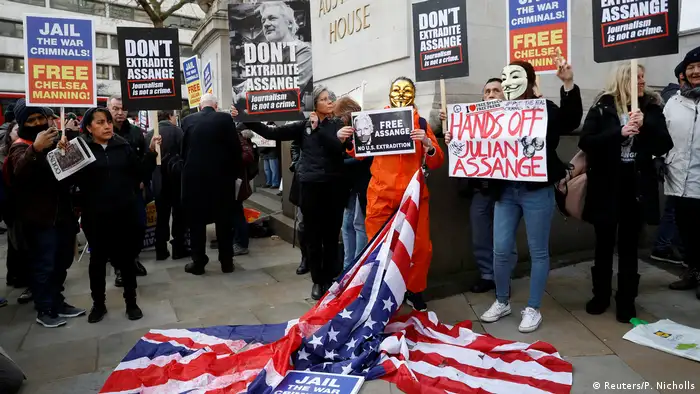 England Proteste in London gegen Auslieferung Julian Assange