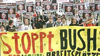 Berlin: Demonstration gegen Präsident Bush
