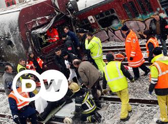 قتلى وجرحى في حادث تصادم قطارين في بلجيكا سياسة واقتصاد تحليلات معمقة بمنظور أوسع من Dw Dw 15 02 2010