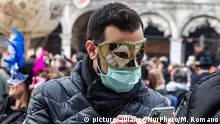 口罩、消毒液脱销 直击意大利北部市镇隔离
